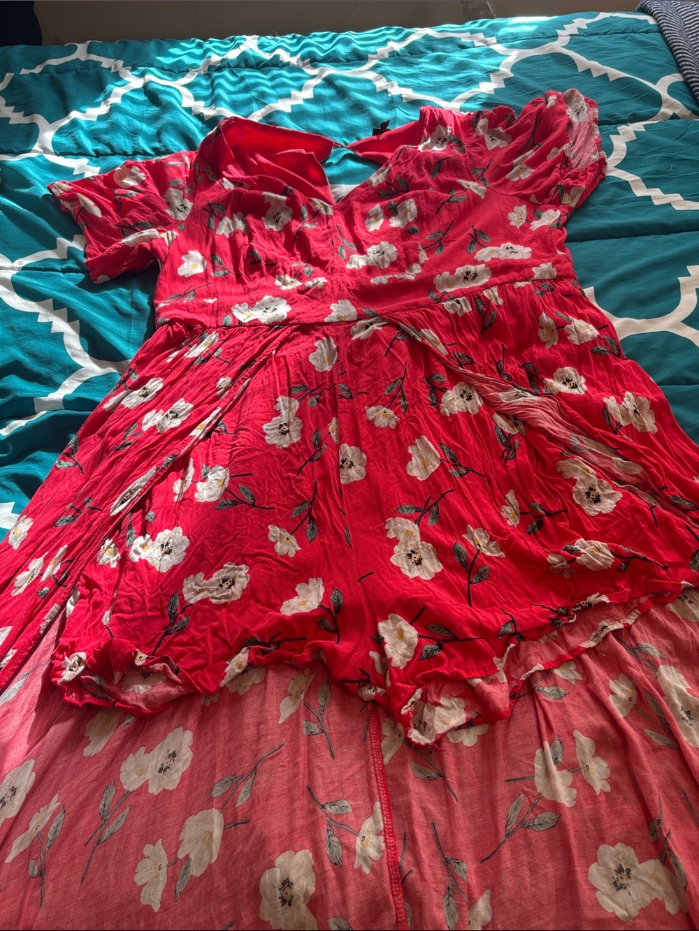 Torrid Women Red Floral V-Neck Blouse - Lightweight Jumper with long flowy back